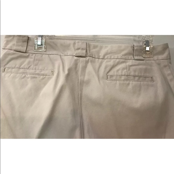 Women's Gap Khaki Classic Fit Capri - Picture 3 of 5